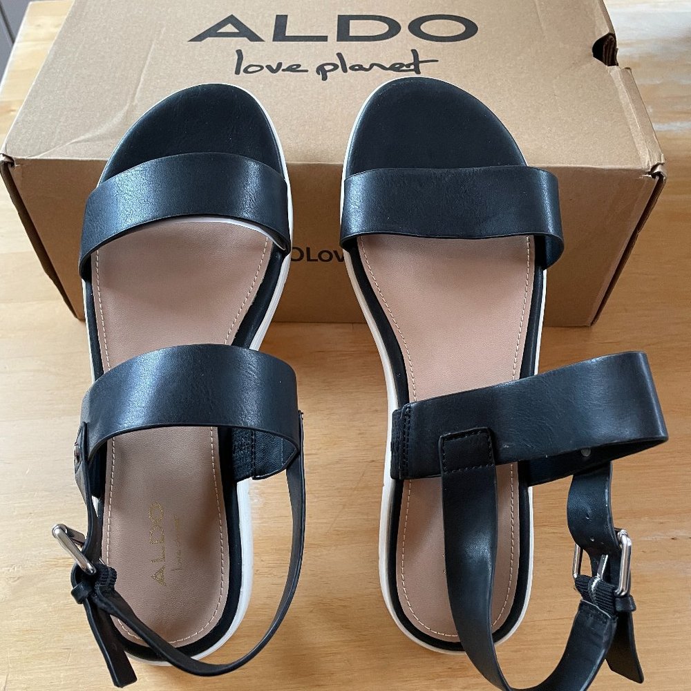 BRAND NEW Aldo Black and White Platform Sandal - Size 9 US